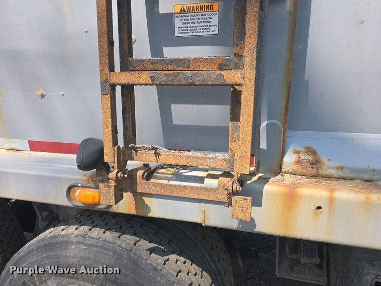 image for item DO7885 2016 Peterbilt 320 refuse truck