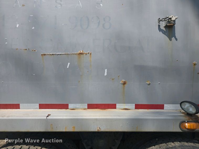 image for item DO7885 2016 Peterbilt 320 refuse truck