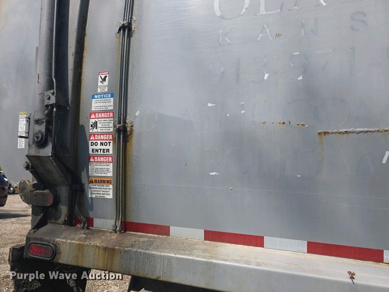 image for item DO7885 2016 Peterbilt 320 refuse truck