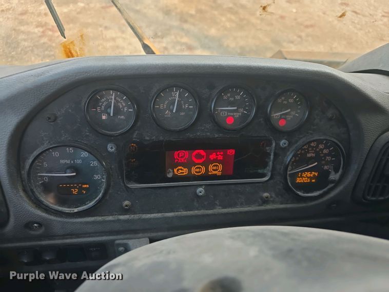 image for item DO7885 2016 Peterbilt 320 refuse truck