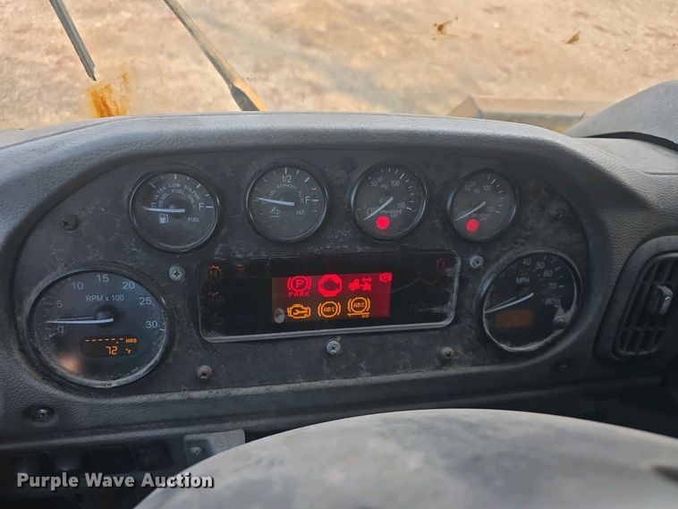 image for item DO7885 2016 Peterbilt 320 refuse truck