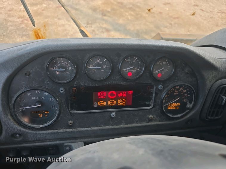 image for item DO7885 2016 Peterbilt 320 refuse truck