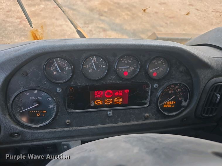 image for item DO7885 2016 Peterbilt 320 refuse truck