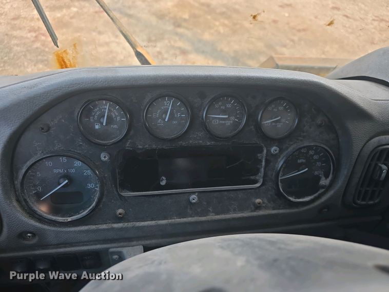 image for item DO7885 2016 Peterbilt 320 refuse truck