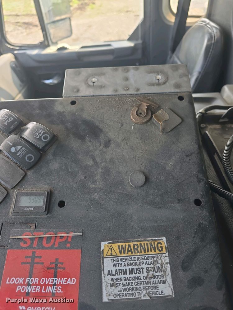 image for item DO7885 2016 Peterbilt 320 refuse truck