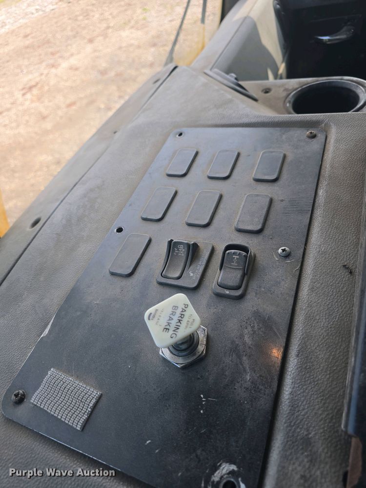 image for item DO7885 2016 Peterbilt 320 refuse truck