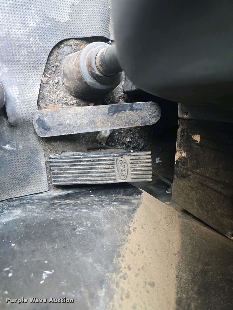 image for item DO7885 2016 Peterbilt 320 refuse truck