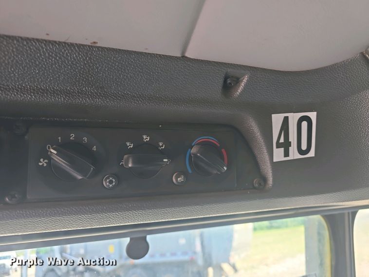 image for item DO7885 2016 Peterbilt 320 refuse truck