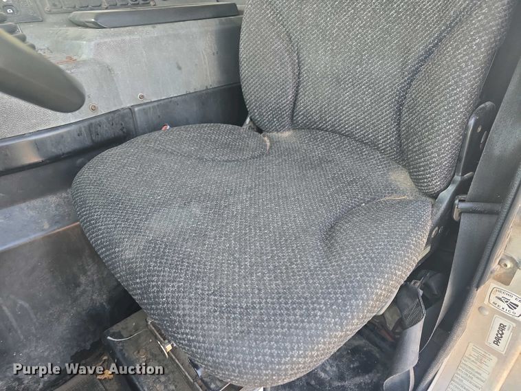 image for item DO7885 2016 Peterbilt 320 refuse truck