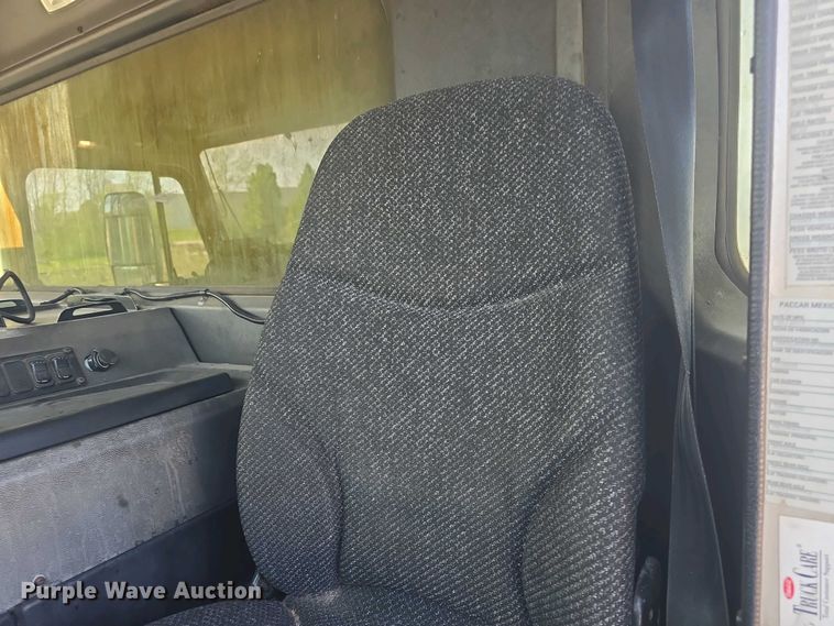 image for item DO7885 2016 Peterbilt 320 refuse truck