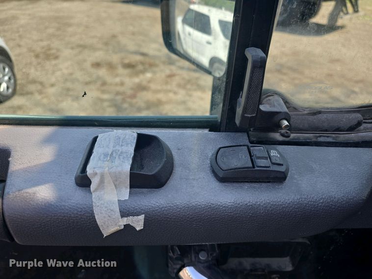 image for item DO7885 2016 Peterbilt 320 refuse truck