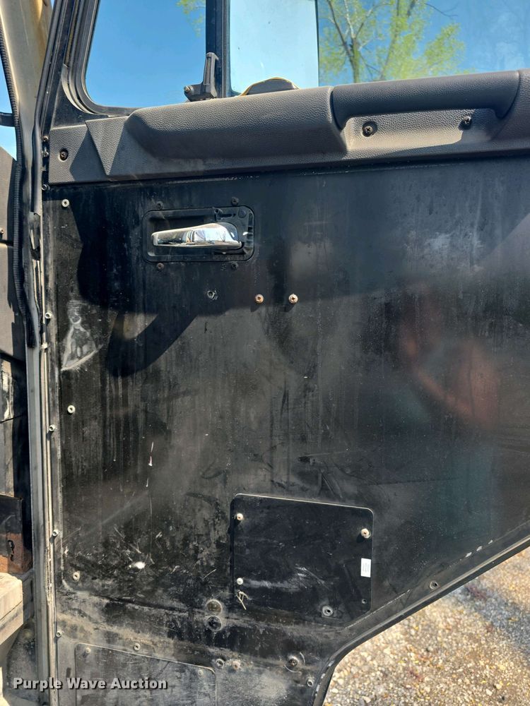 image for item DO7885 2016 Peterbilt 320 refuse truck