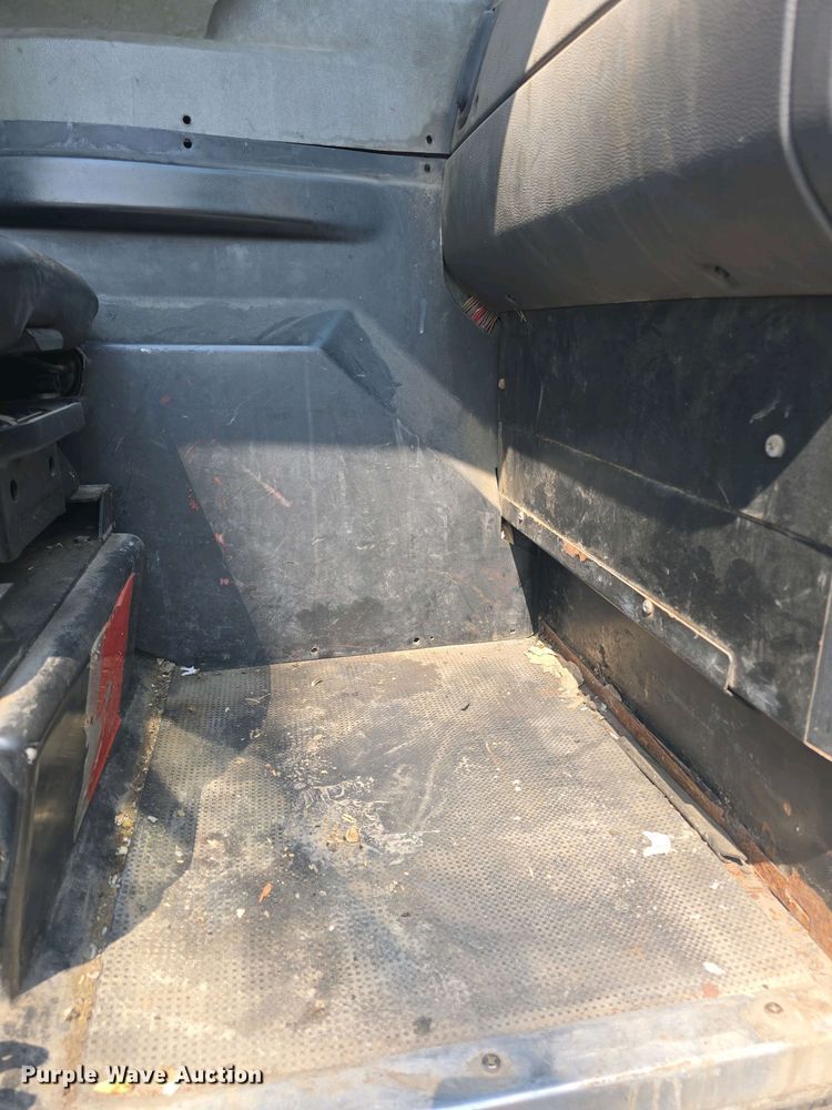 image for item DO7885 2016 Peterbilt 320 refuse truck