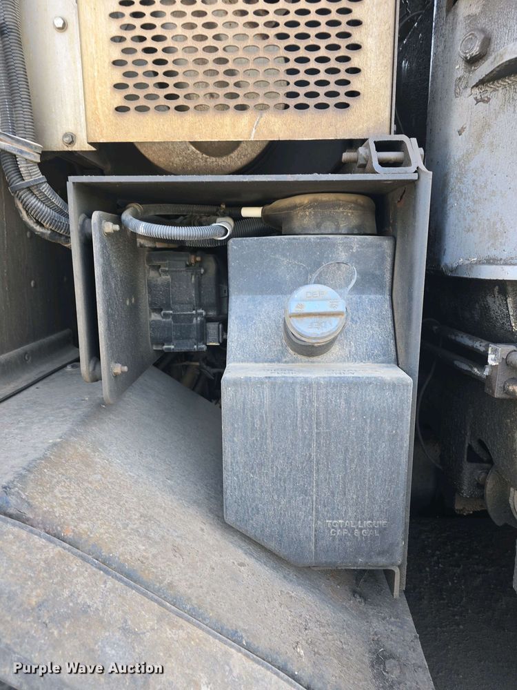 image for item DO7885 2016 Peterbilt 320 refuse truck