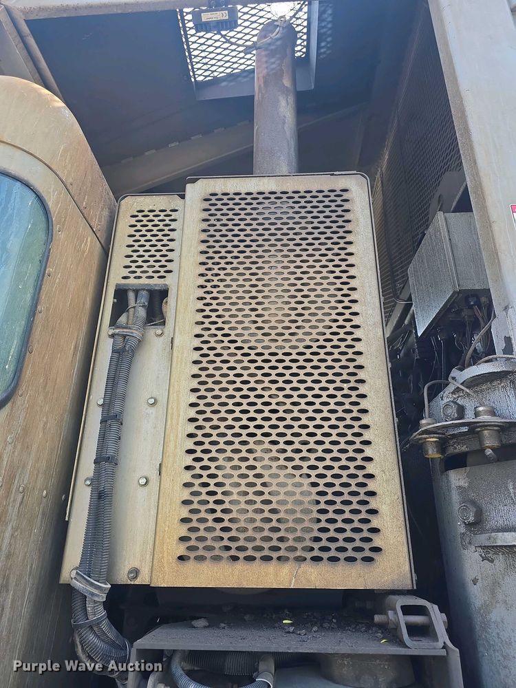 image for item DO7885 2016 Peterbilt 320 refuse truck