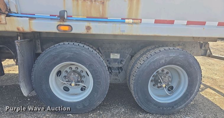 image for item DO7885 2016 Peterbilt 320 refuse truck