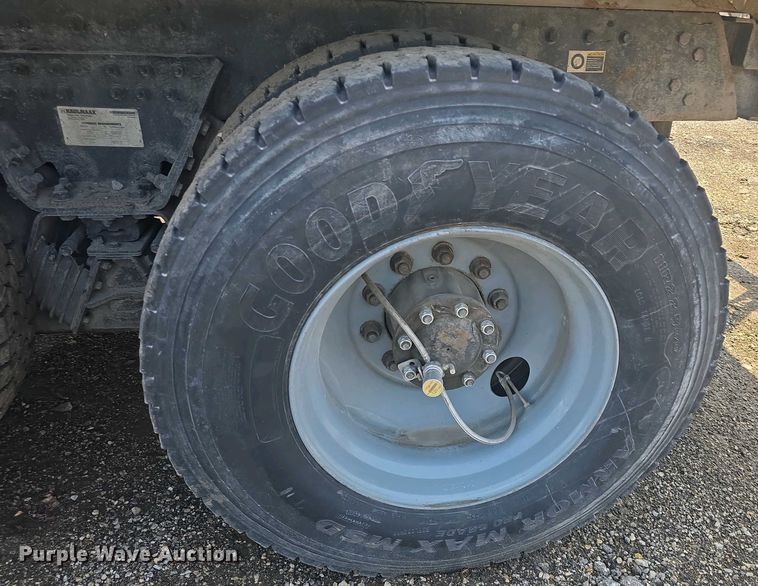 image for item DO7885 2016 Peterbilt 320 refuse truck