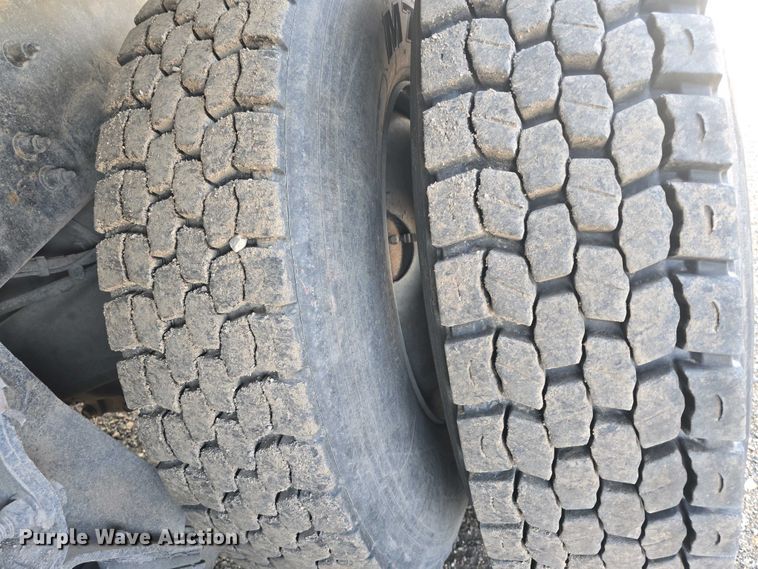 image for item DO7885 2016 Peterbilt 320 refuse truck