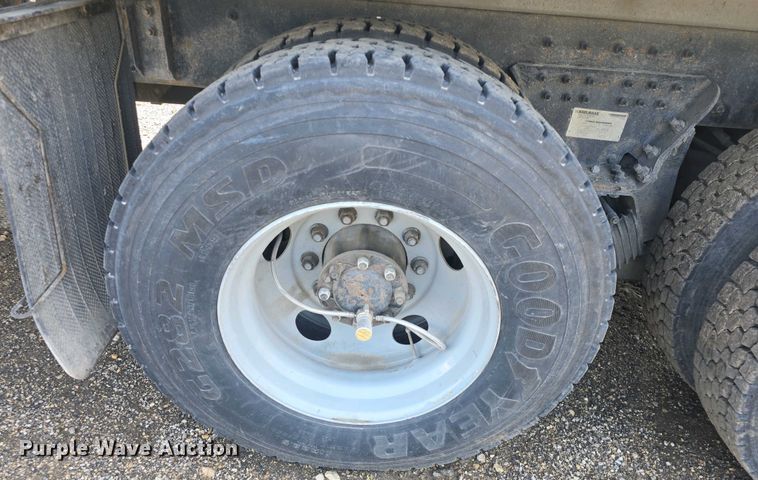 image for item DO7885 2016 Peterbilt 320 refuse truck