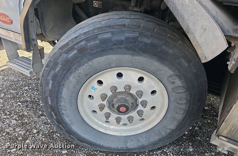 image for item DO7885 2016 Peterbilt 320 refuse truck