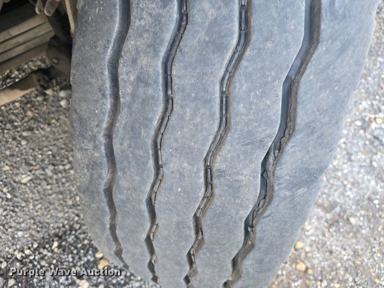 image for item DO7885 2016 Peterbilt 320 refuse truck