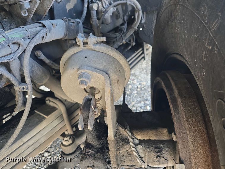 image for item DO7885 2016 Peterbilt 320 refuse truck