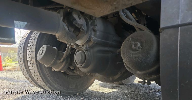 image for item DO7885 2016 Peterbilt 320 refuse truck