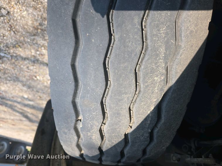 image for item DO7885 2016 Peterbilt 320 refuse truck