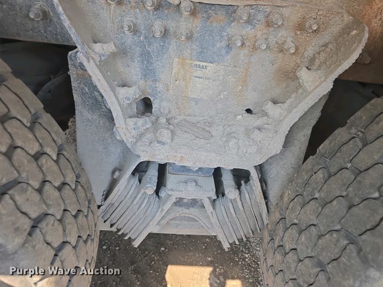 image for item DO7885 2016 Peterbilt 320 refuse truck