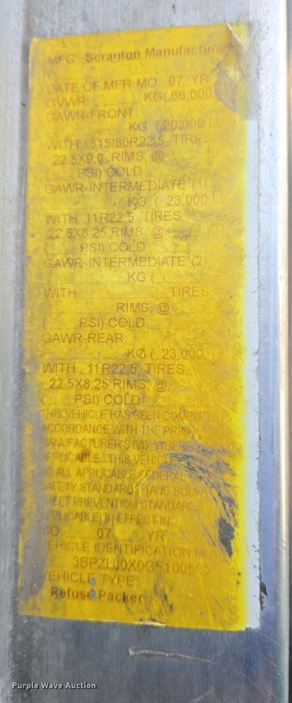 image for item DO7885 2016 Peterbilt 320 refuse truck