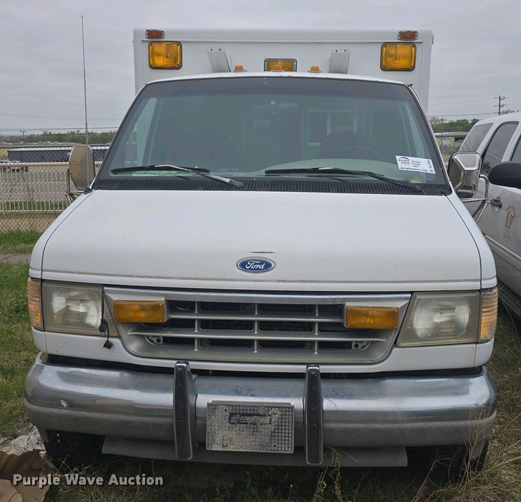 image for item DO7893 1994 Ford E350 ambulance