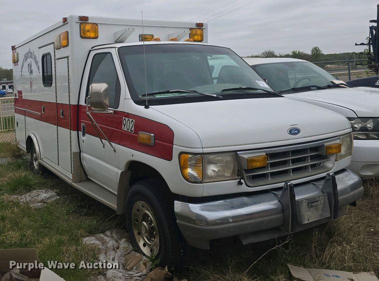 image for item DO7893 1994 Ford E350 ambulance