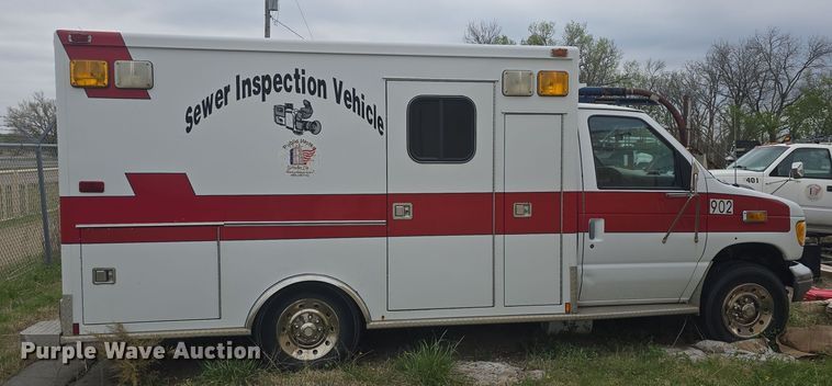 image for item DO7893 1994 Ford E350 ambulance
