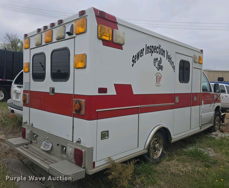 image for item DO7893 1994 Ford E350 ambulance