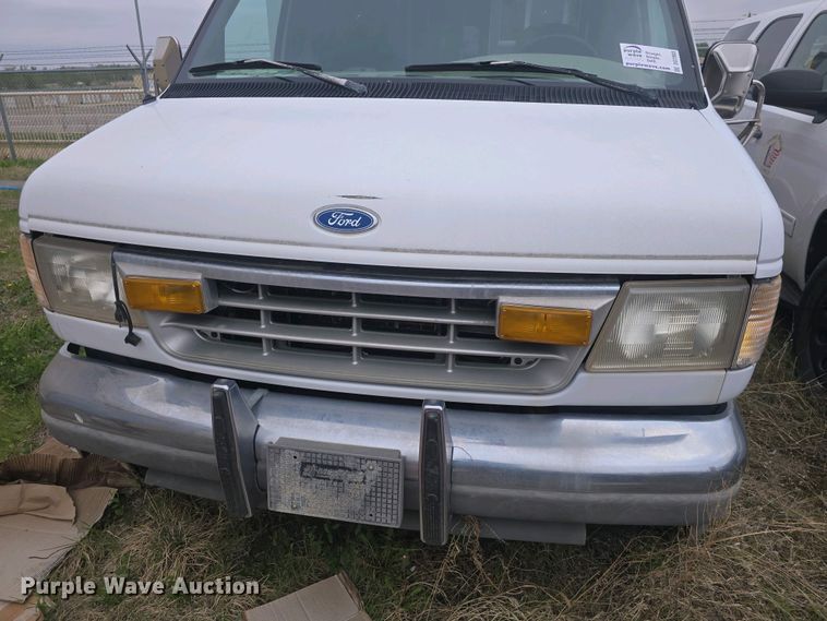 image for item DO7893 1994 Ford E350 ambulance