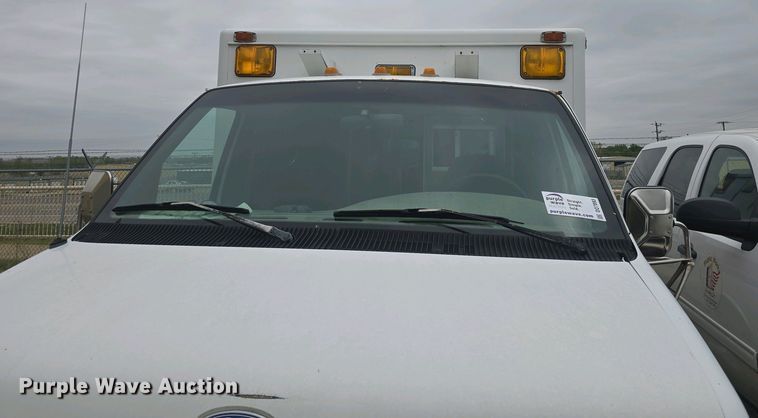 image for item DO7893 1994 Ford E350 ambulance