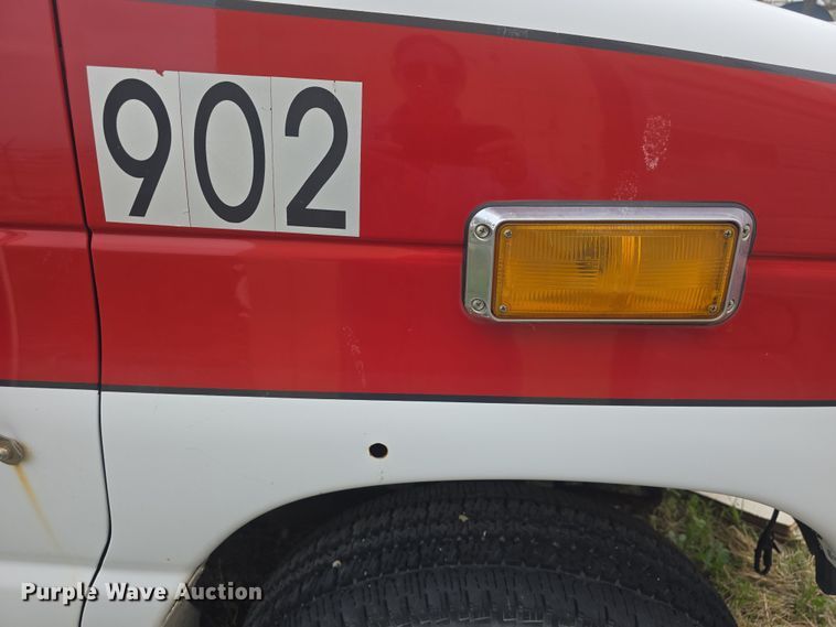 image for item DO7893 1994 Ford E350 ambulance