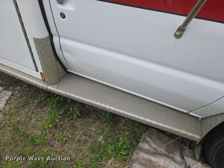 image for item DO7893 1994 Ford E350 ambulance