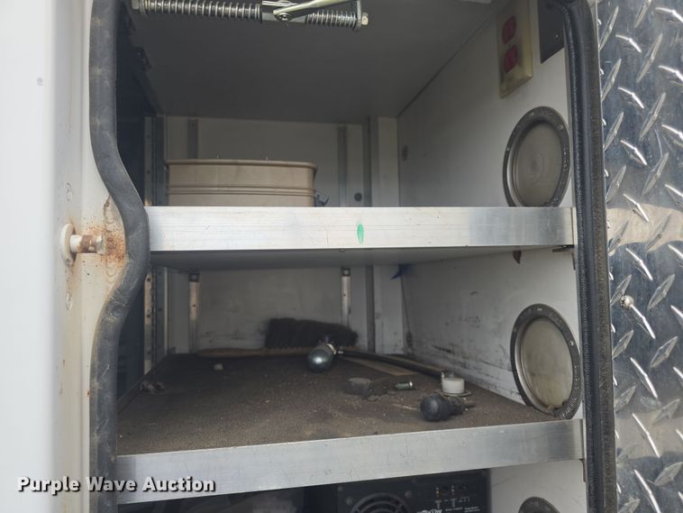 image for item DO7893 1994 Ford E350 ambulance