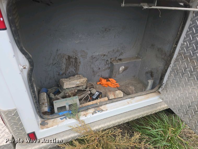 image for item DO7893 1994 Ford E350 ambulance