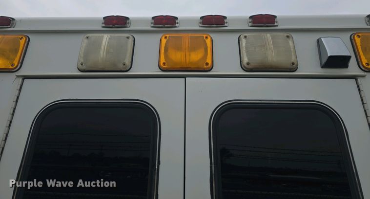image for item DO7893 1994 Ford E350 ambulance