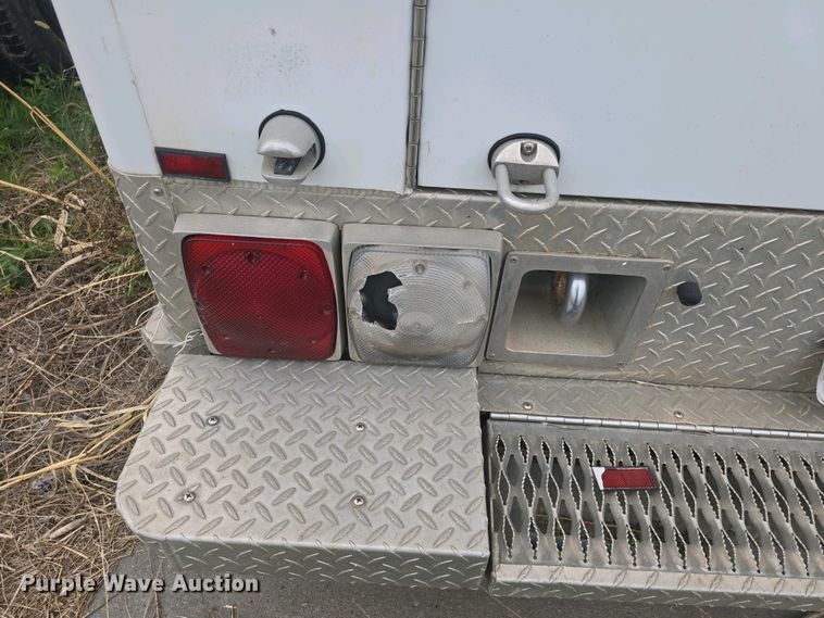 image for item DO7893 1994 Ford E350 ambulance