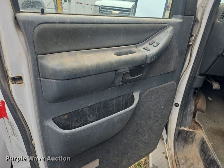 image for item DO7893 1994 Ford E350 ambulance