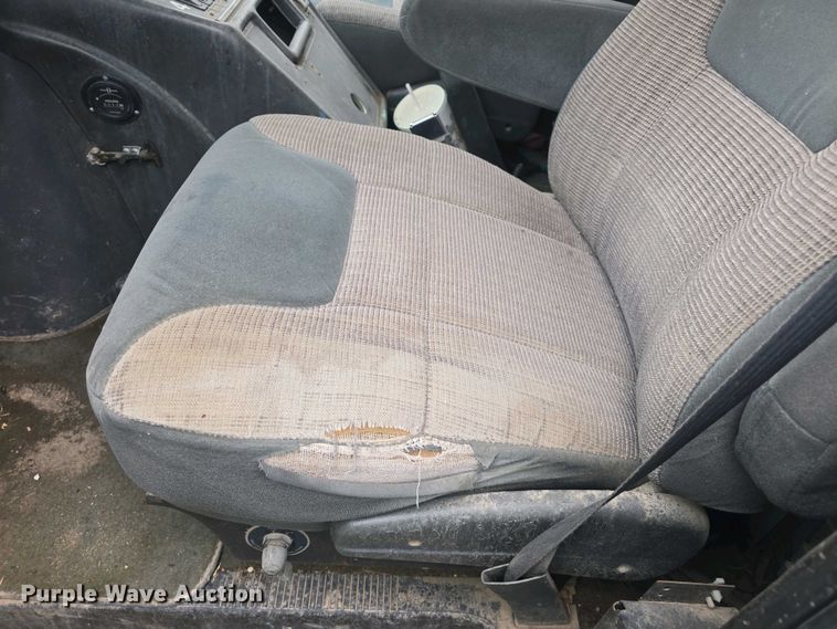 image for item DO7893 1994 Ford E350 ambulance