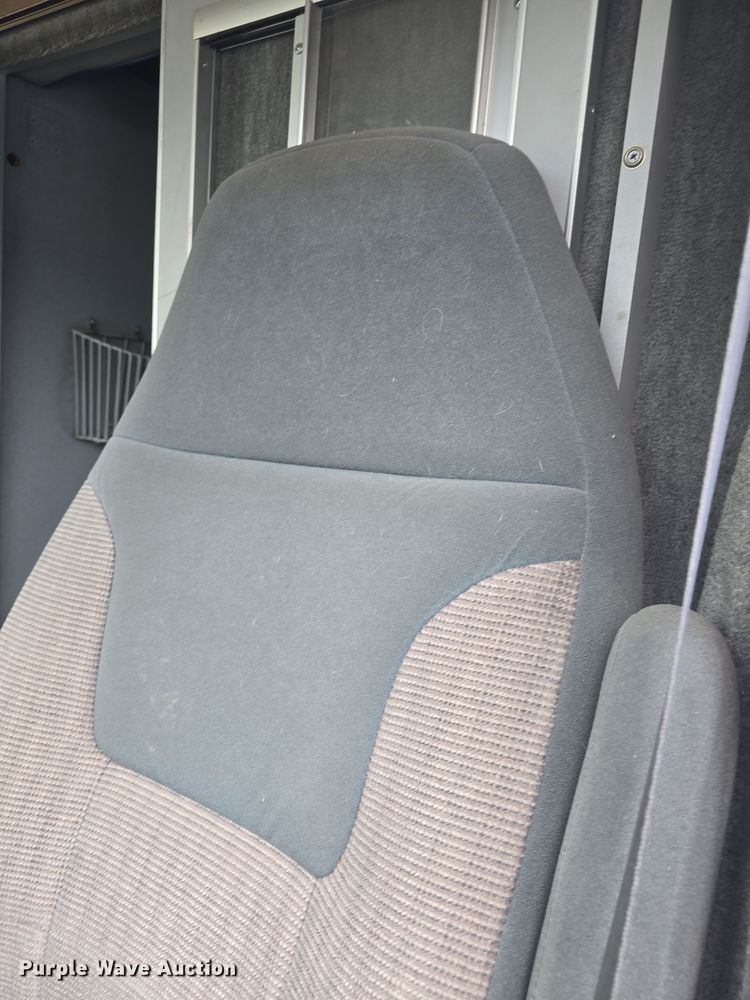 image for item DO7893 1994 Ford E350 ambulance