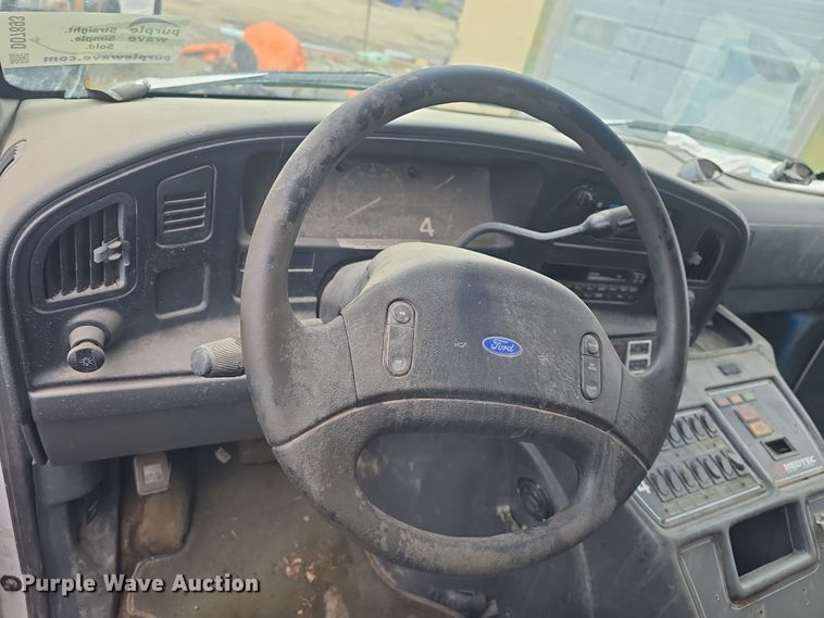 image for item DO7893 1994 Ford E350 ambulance