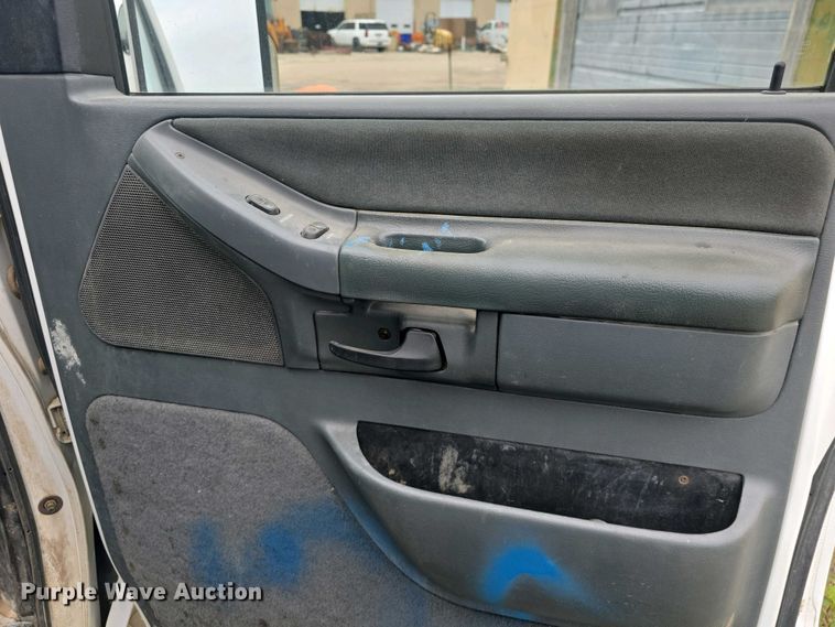 image for item DO7893 1994 Ford E350 ambulance