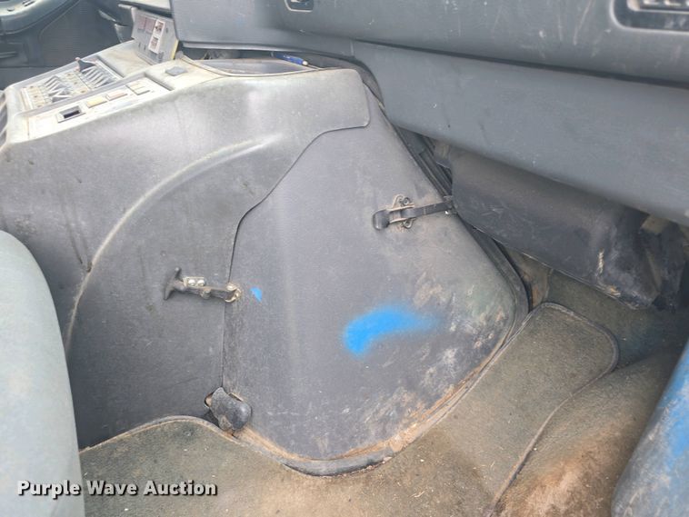 image for item DO7893 1994 Ford E350 ambulance