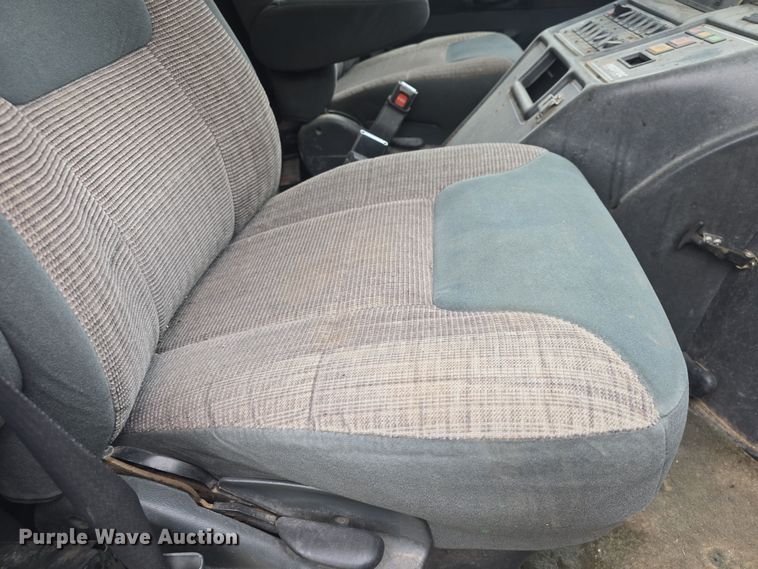 image for item DO7893 1994 Ford E350 ambulance