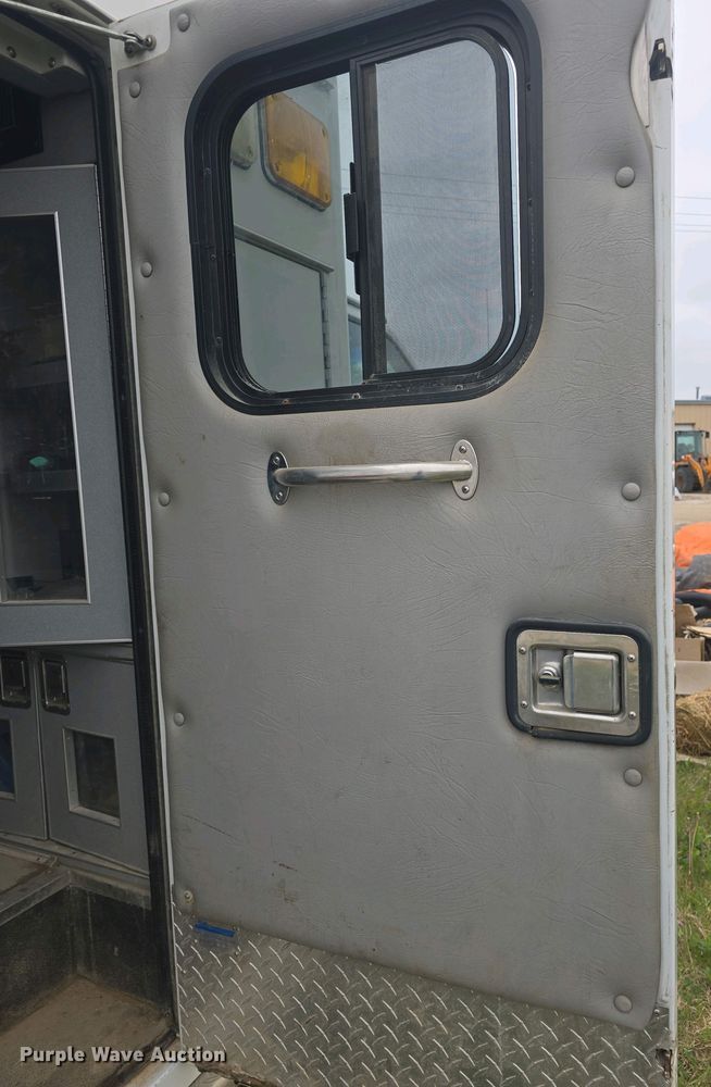 image for item DO7893 1994 Ford E350 ambulance